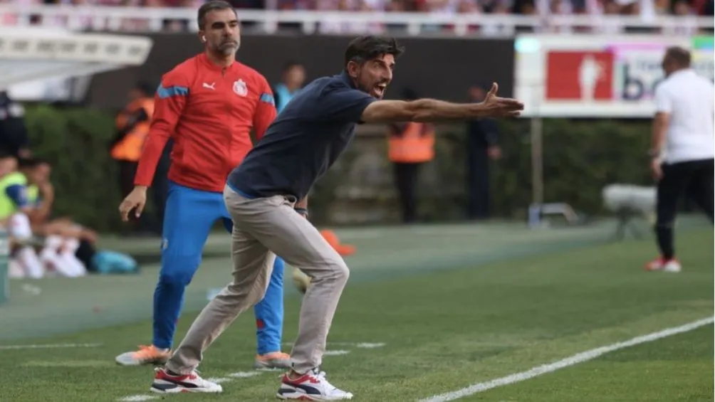 Paunovic durante un partido de Chivas