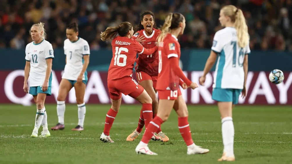 El combinado suizo celebra la clasificación a la siguiente ronda