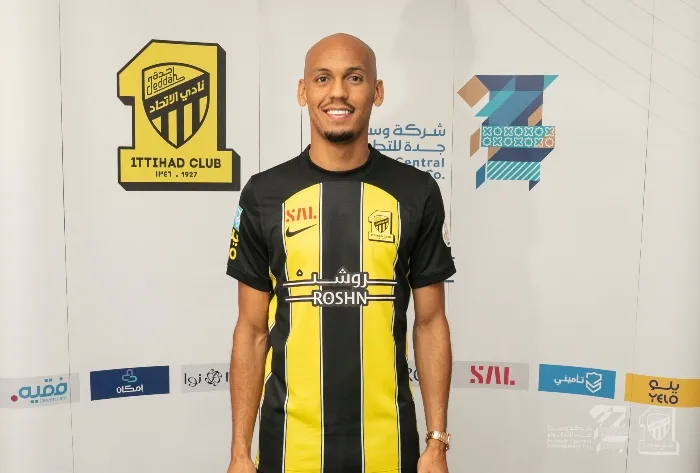 Fabinho con el uniforme de Al-Ittihad