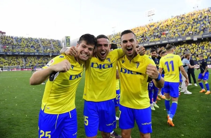 Meré estará un año más con el Cádiz