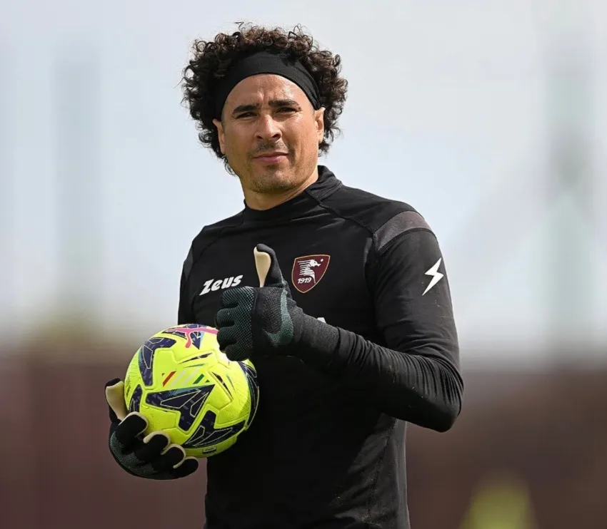 Ochoa con el Salernitana