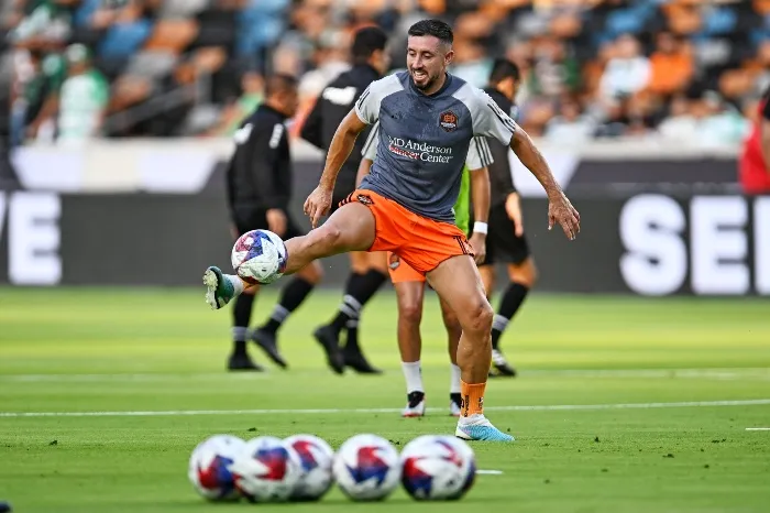 Héctor Herrera disputando la Leagues Cup