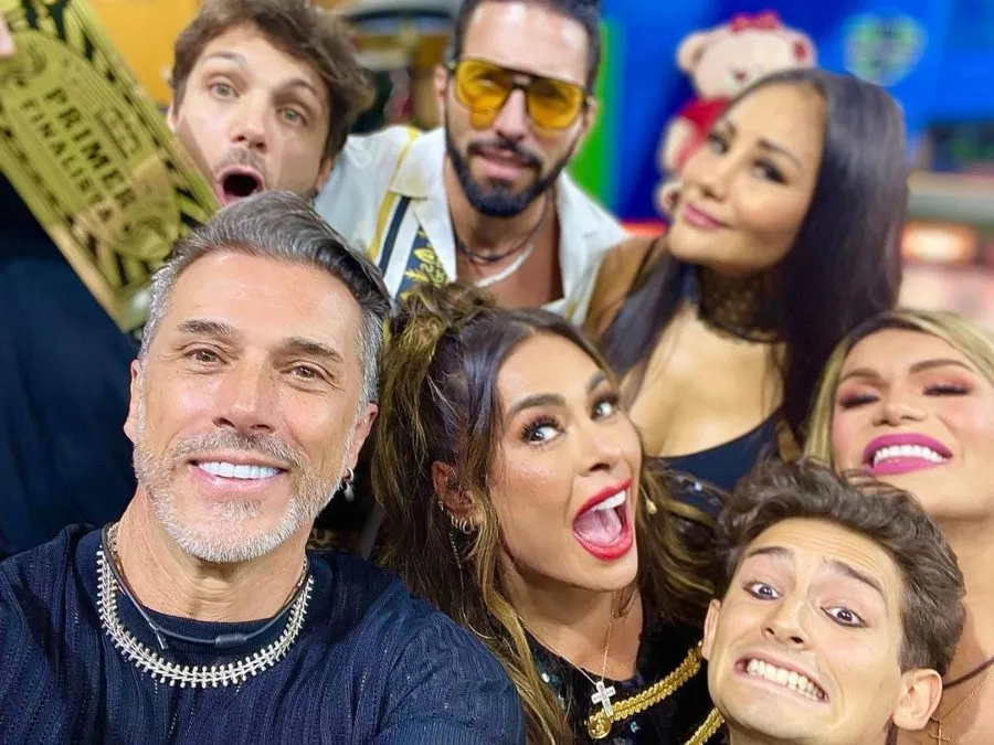 Galilea Montijo entró a la casa para conducir la dinámica.