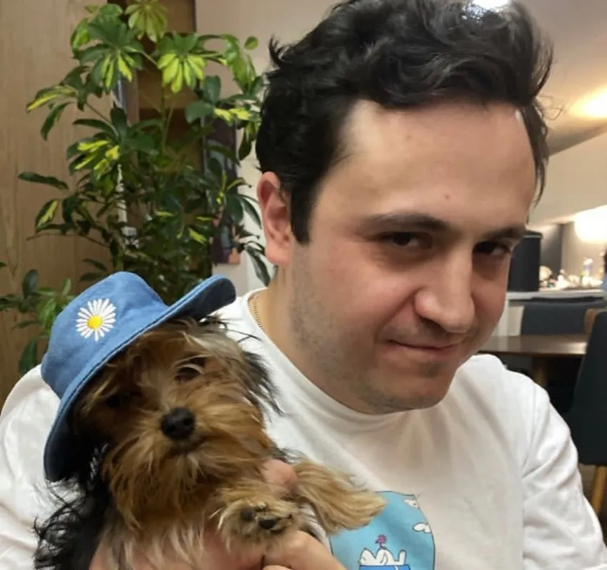 El comediante con su mascota