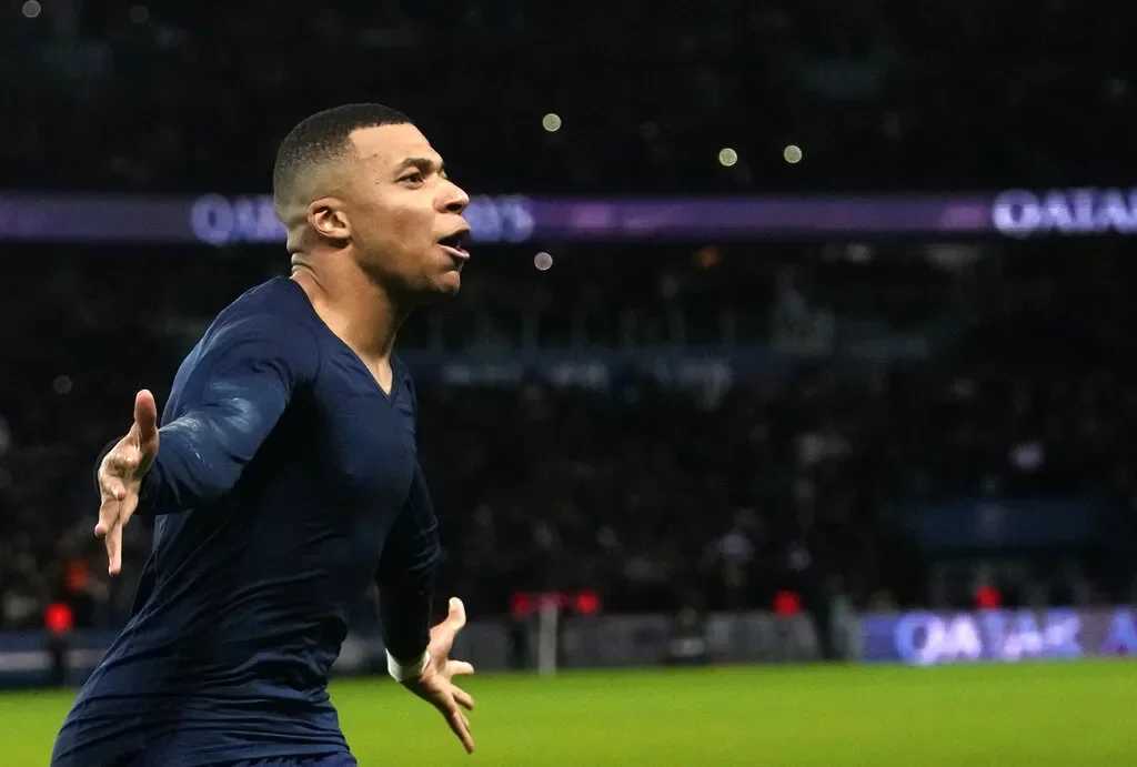 AP Kylian Mbappé apunta a dejar al Real Madrid