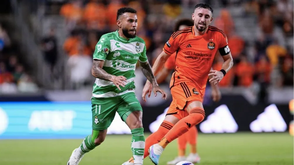 MEXSPORT Herrera en el juego ante Santos Laguna