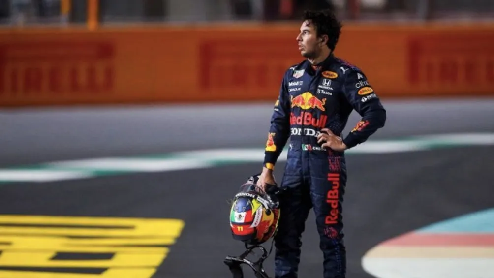 Checo Pérez en el post a un Gran Premio