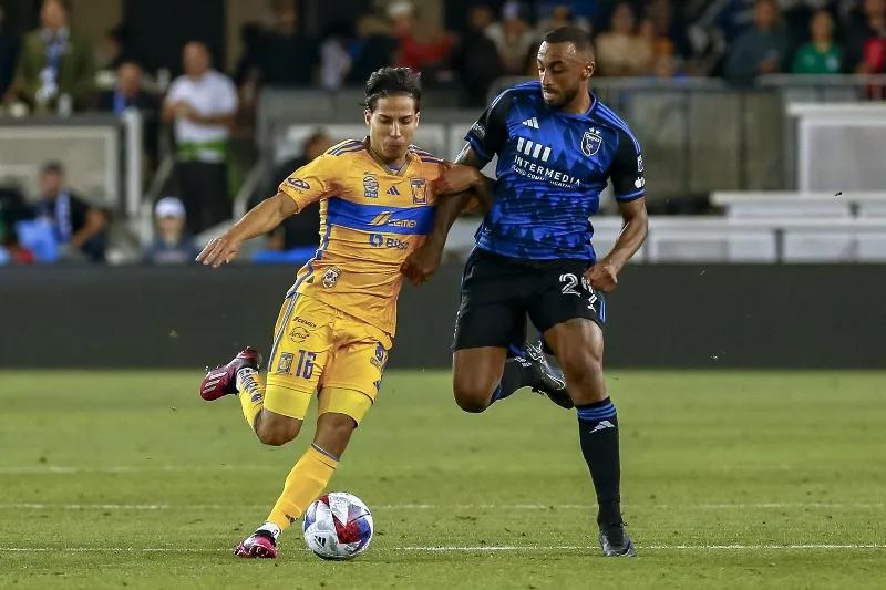 Lainez enfrentando al San Jose Earthquakes