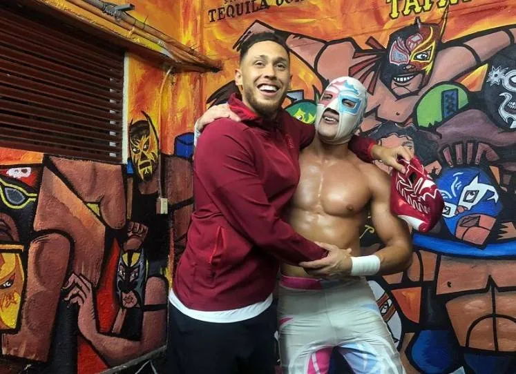 Jugadores del sevilla convivieron con luchadores