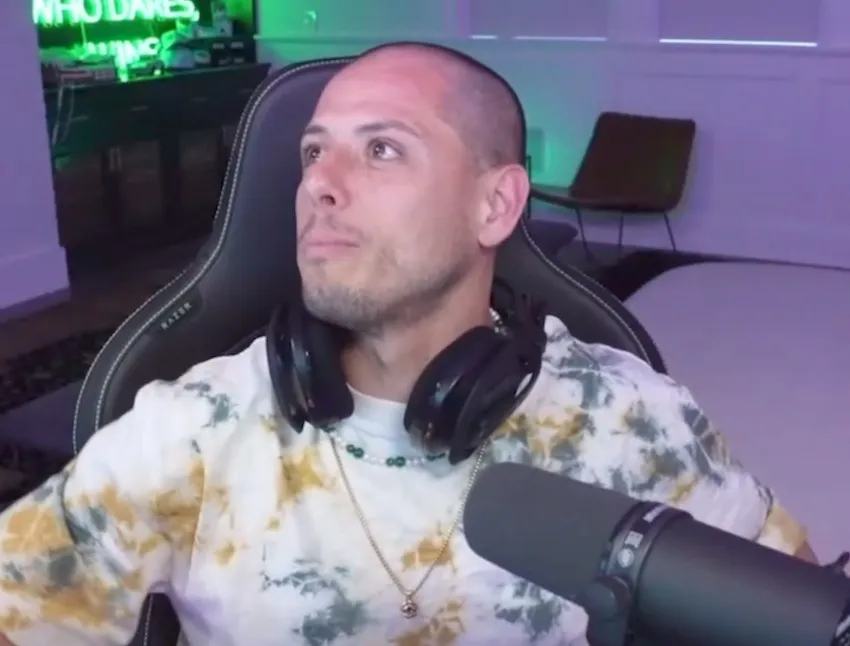 Chicharito presume su nuevo look