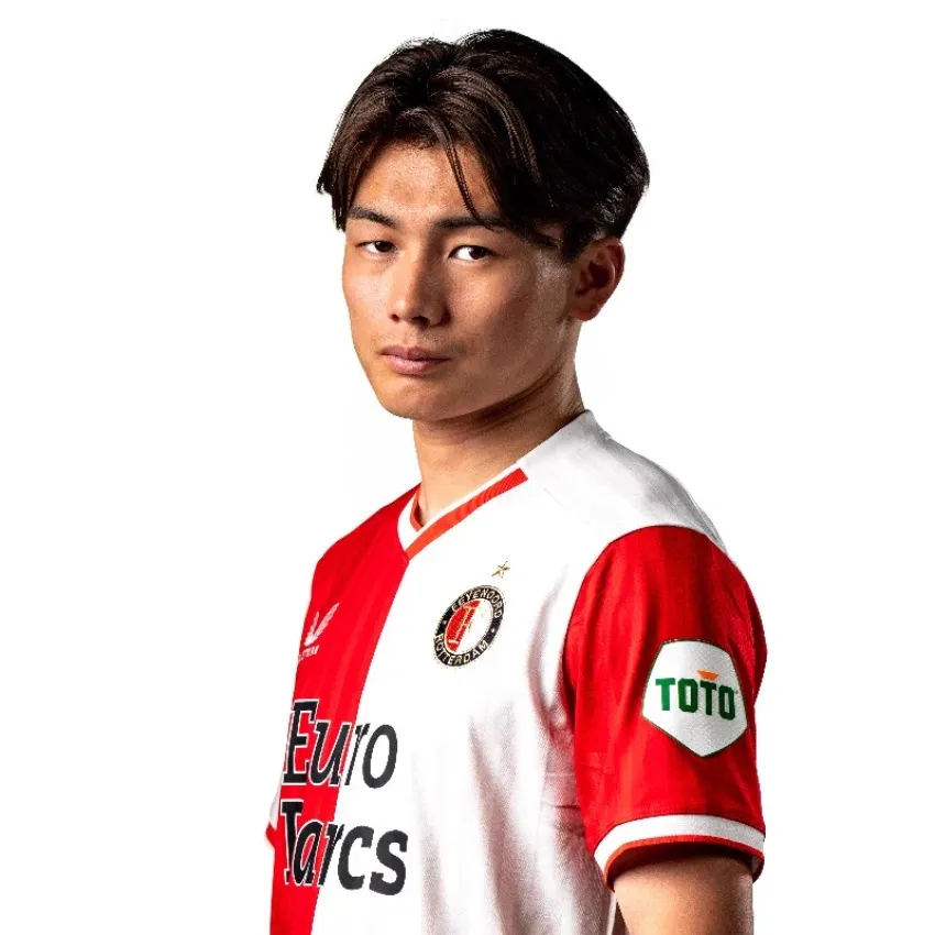 Ayase Ueda, nueva competencia de Santi Giménez