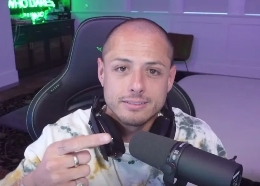 Chicharito presume su nuevo look