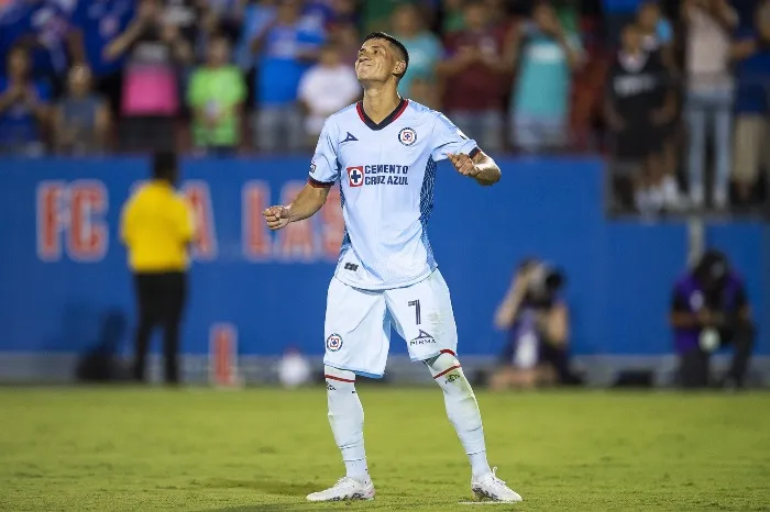 Antuna lamentando fallar su penalti