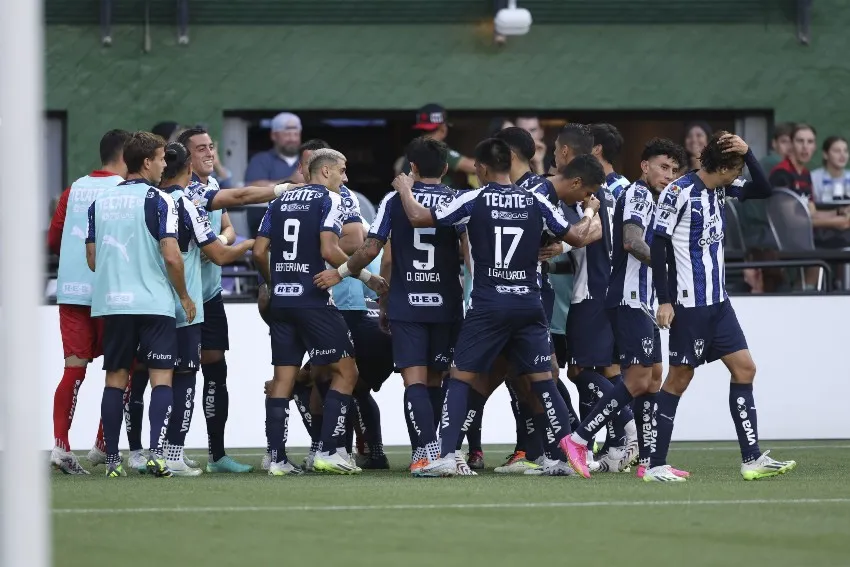 Rayados en celebración de gol