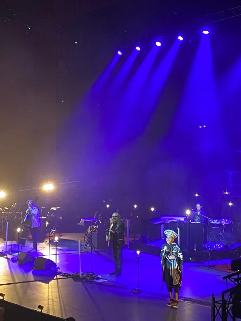 Café Tacvba arrancó la noche con el clásico &quot;María&quot;.