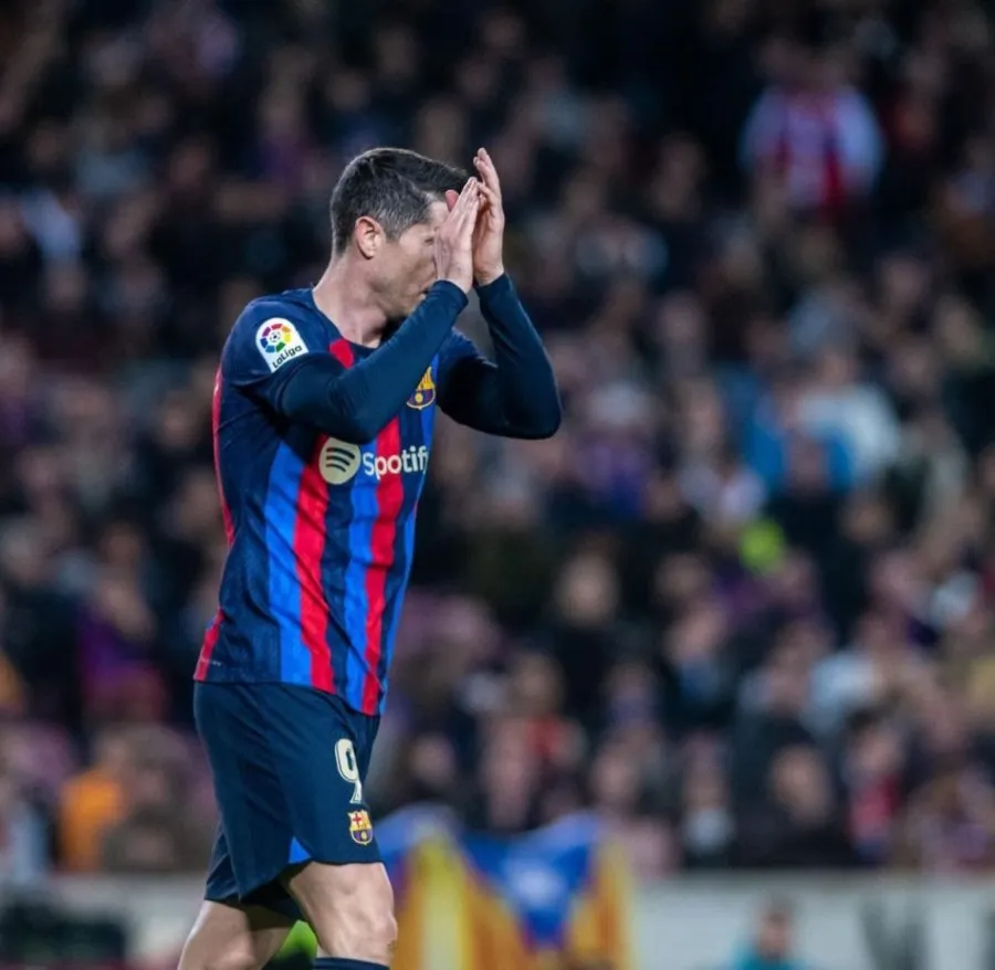 Robert agradeciendo a la afición del Barça