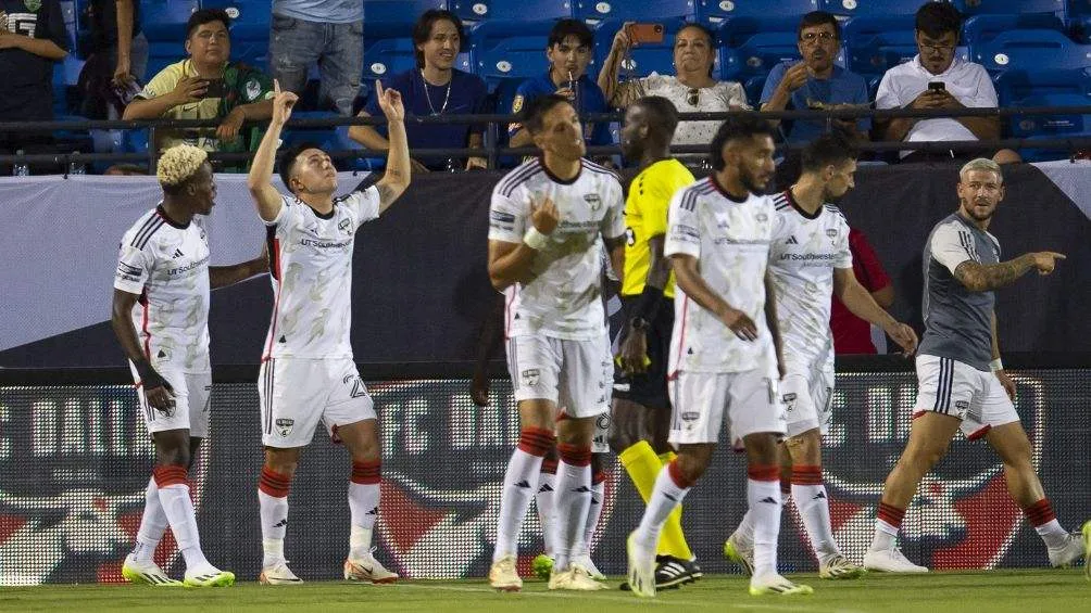 FC Dallas celebra tras vencer a Mazatlán