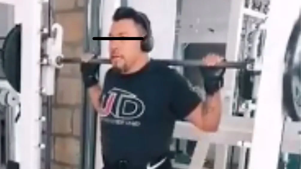 FOTO TOMADA DEL VIDEO "Tiburon" Medina en el gimnasio