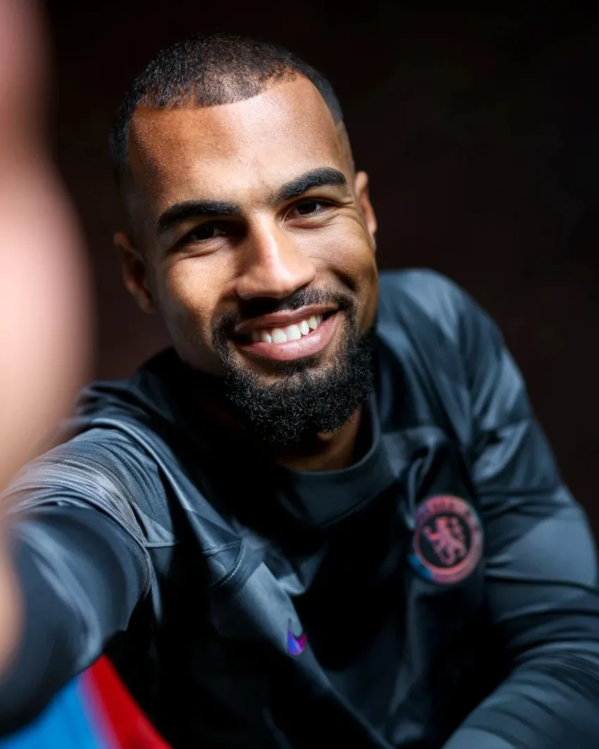 Robert Sánchez en su presentación con Chelsea