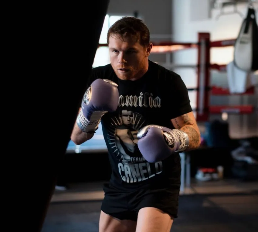 Álvarez entrenando para su próxima pelea