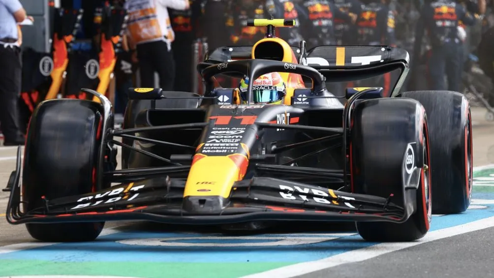 TWITTER: @SChecoPerez El RB19 durante el Gran Premio de Gran Bretaña