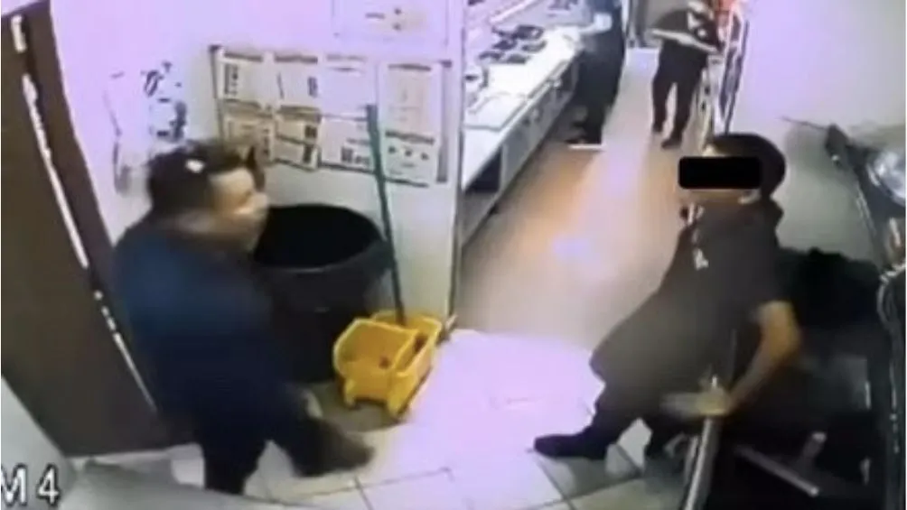 FOTO TOMADA DEL VIDEO Momento de la agresión de Fernando 'N'