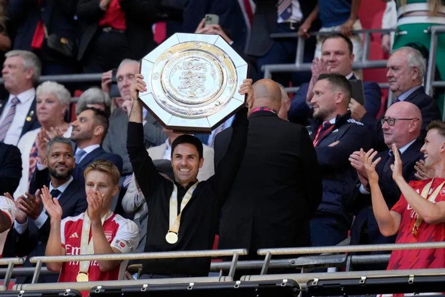 Mikel Arteta con la Community Shield