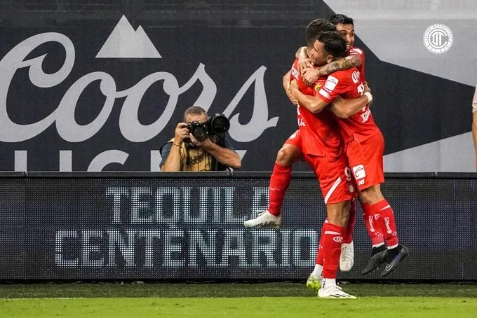 Toluca festejando su pase a Octavos de Final