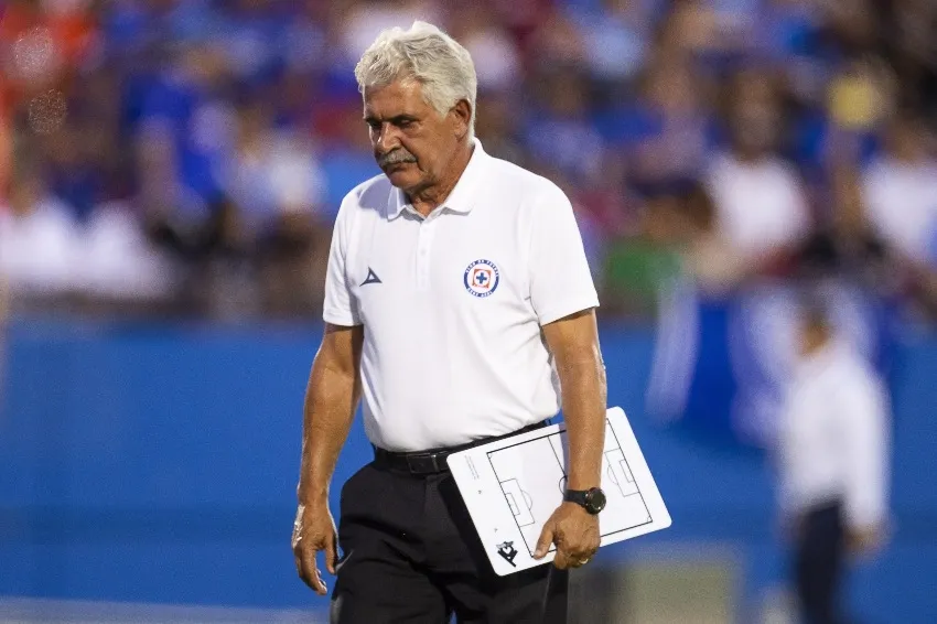Tuca Ferretti fue cesado como DT de Cruz Azul