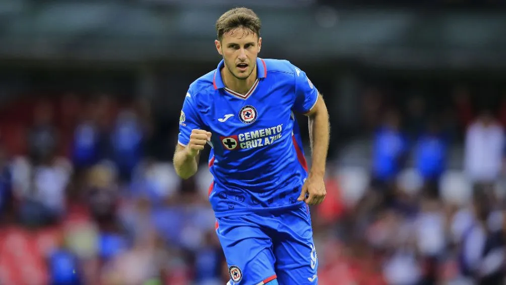 El delantero mexicano en su etapa con Cruz Azul