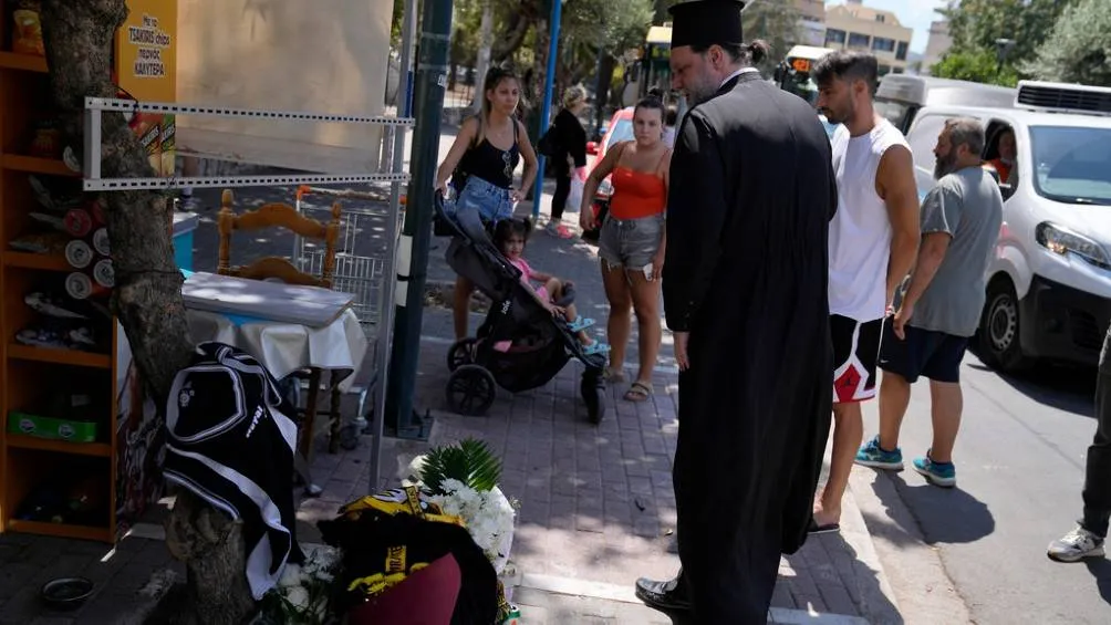 AP Fans visitan al fallecido