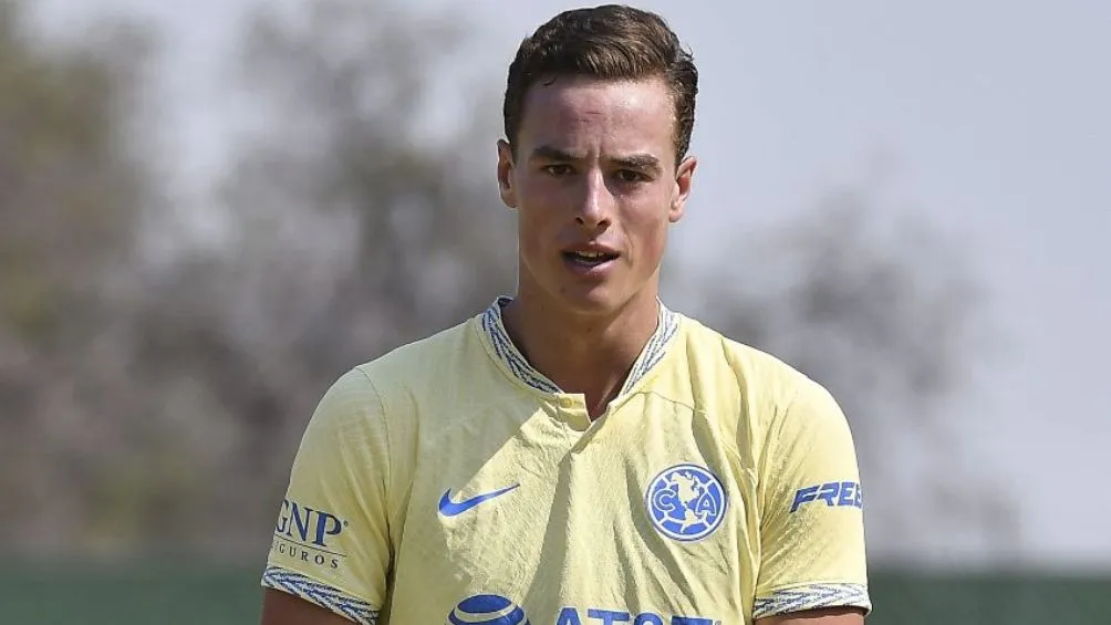 El jugador americanista celebrando un gol