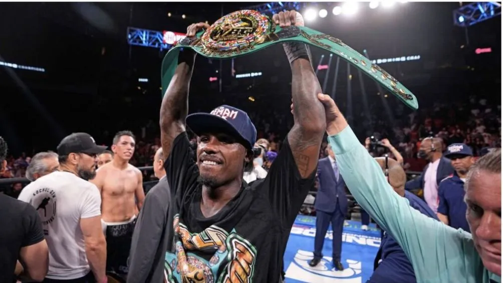 Charlo levanta un campeonato