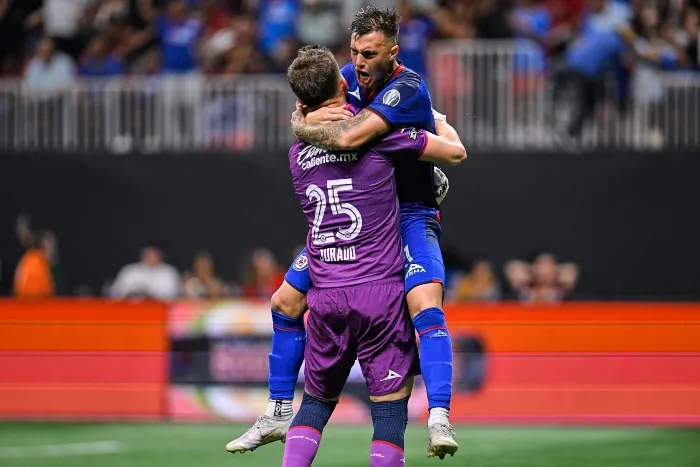 MEXSPORT Lotti festeja con Sebastián Jurado