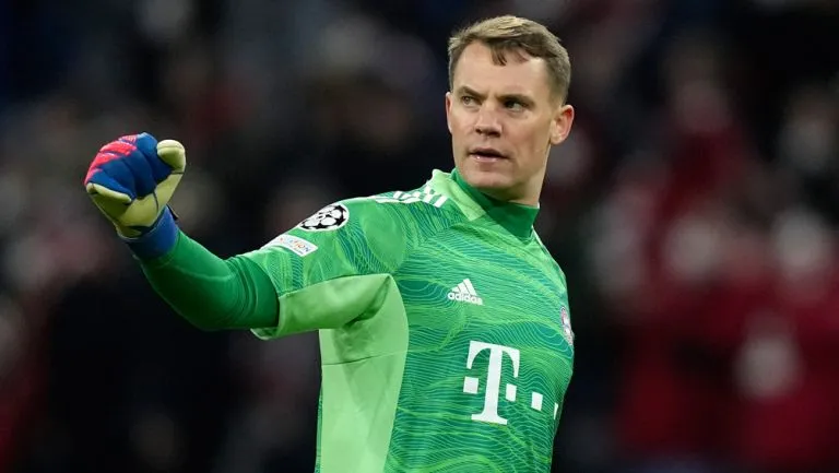 AP Manuel Neuer jugando con el Bayern