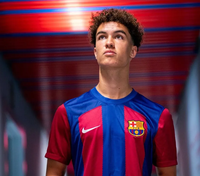 INSTAGRAM: @fcbarcelonab Noah en los vestidores