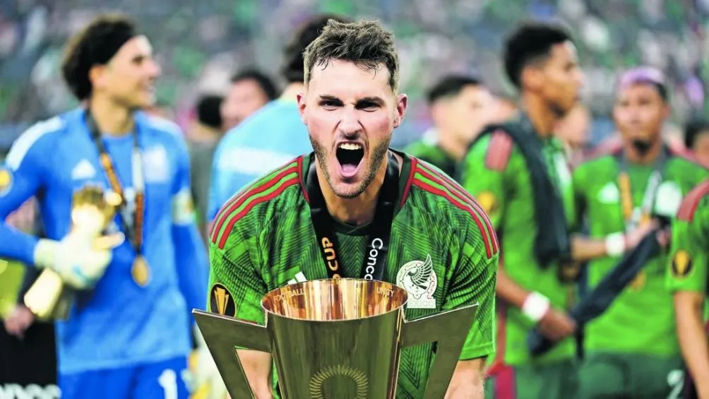 AP "Chaquito" celebrando la consecución de la Copa Oro