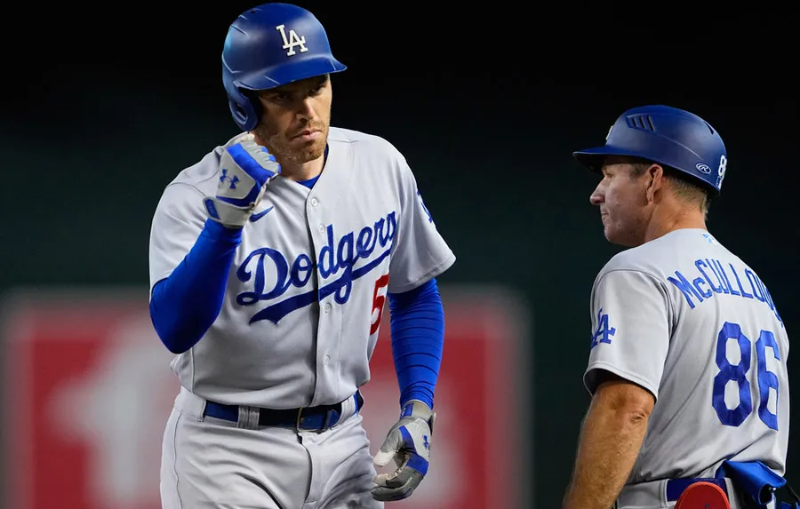 Freddie Freeman celebra imparable