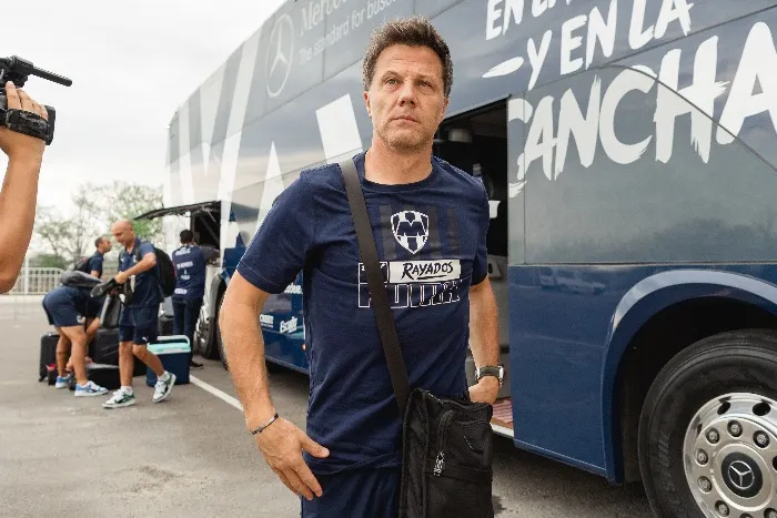 Noriega arribando al juego de Rayados