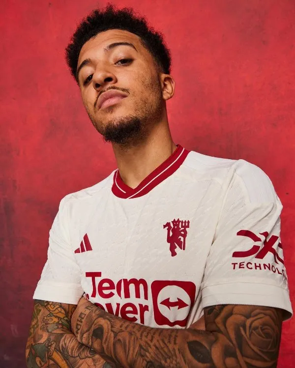 Sancho con la equipación del Manchester United