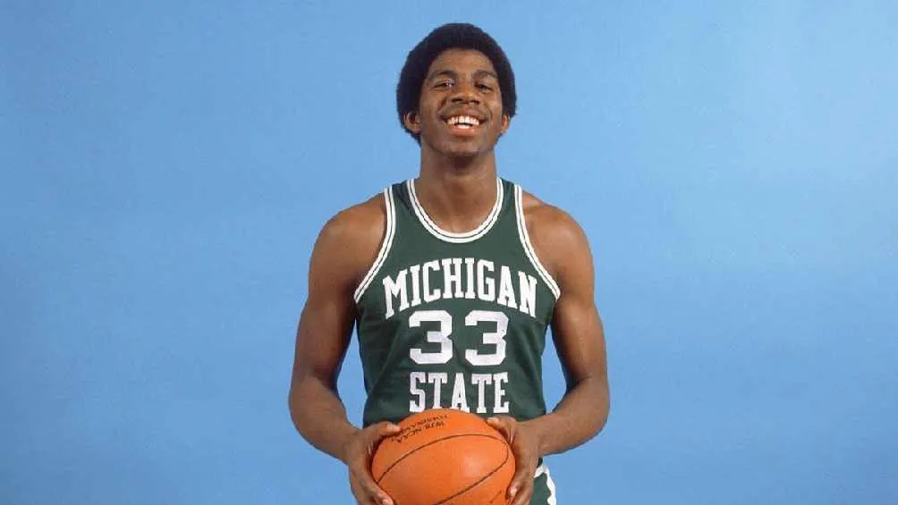 TWITTER @Vision4theBlind Magic llegó a la NBA en 1979