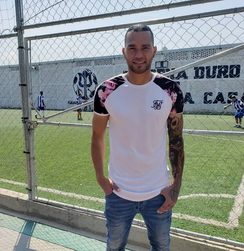 Gullit Peña no podrá jugar en Liga Premier