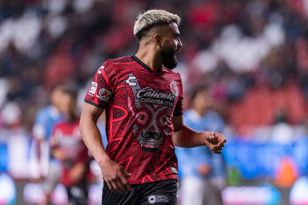 Alexis Canelo en partido con Xolos