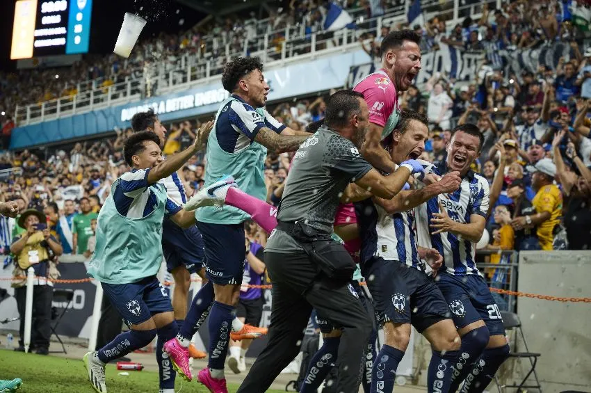 Rayados en celebración de gol