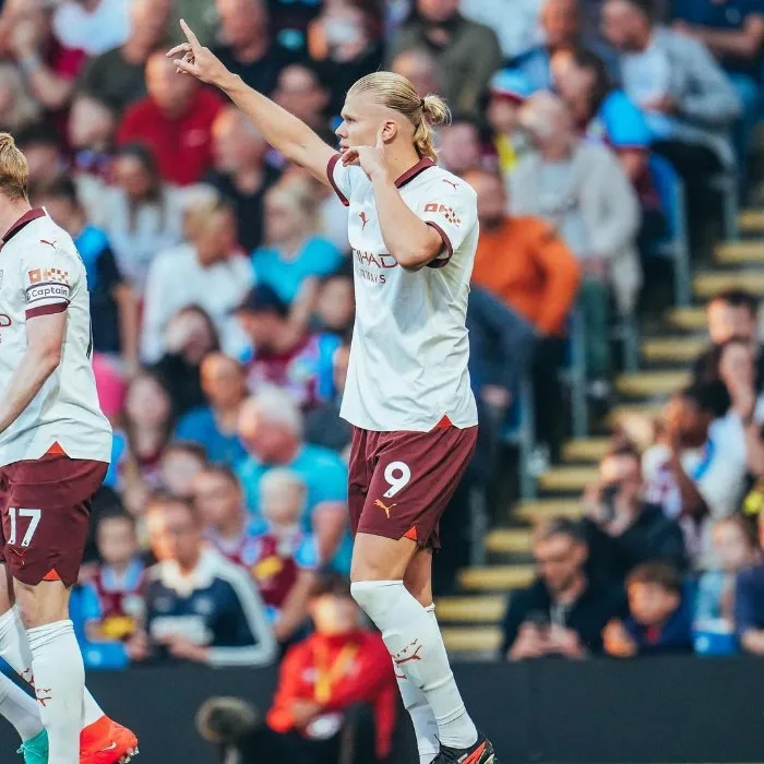 Haaland festejando su gol