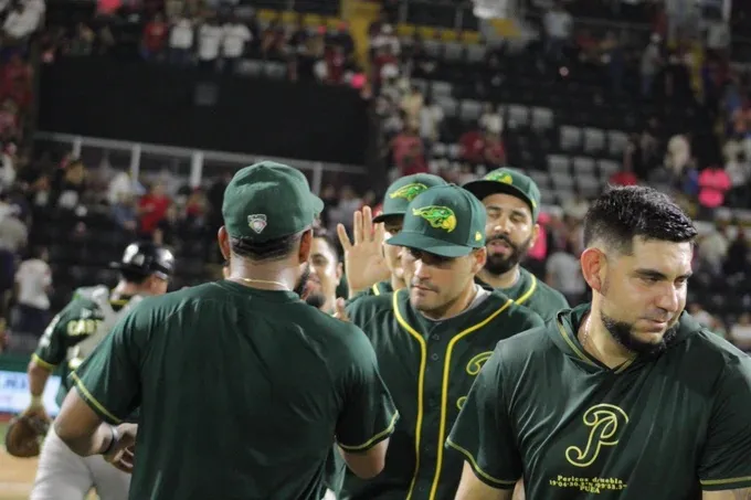 Pericos lidera la serie frente a El Águila