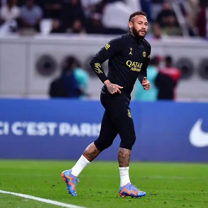 Neymar calentando con el PSG