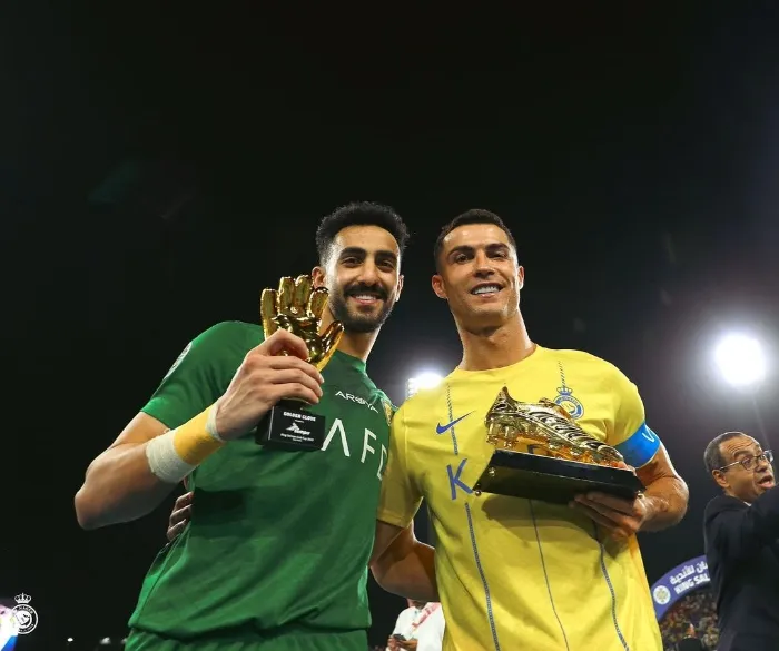 INSTAGRAM @alnassr Cristiano levantando el premio