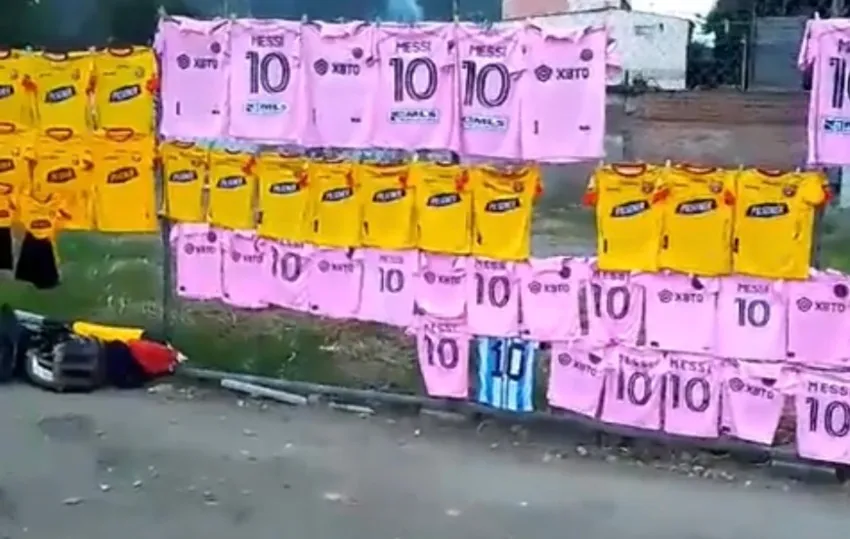 CAPTURA DE PANTALLA: Radio Huancavilca Las indumentarias de Messi exhibidas