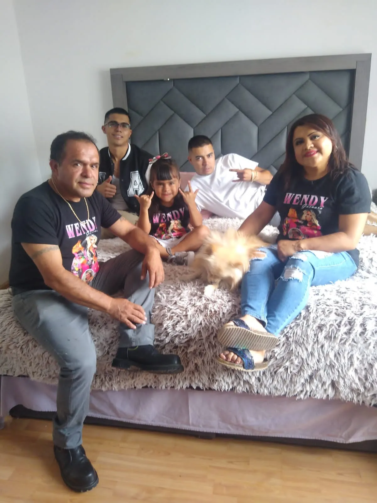 Familia de Wendy (izq. a der.): Su papá, Francisco Guevara; sus sobrinos Juan y Jazmín, y sus hermanos Paco y Erika